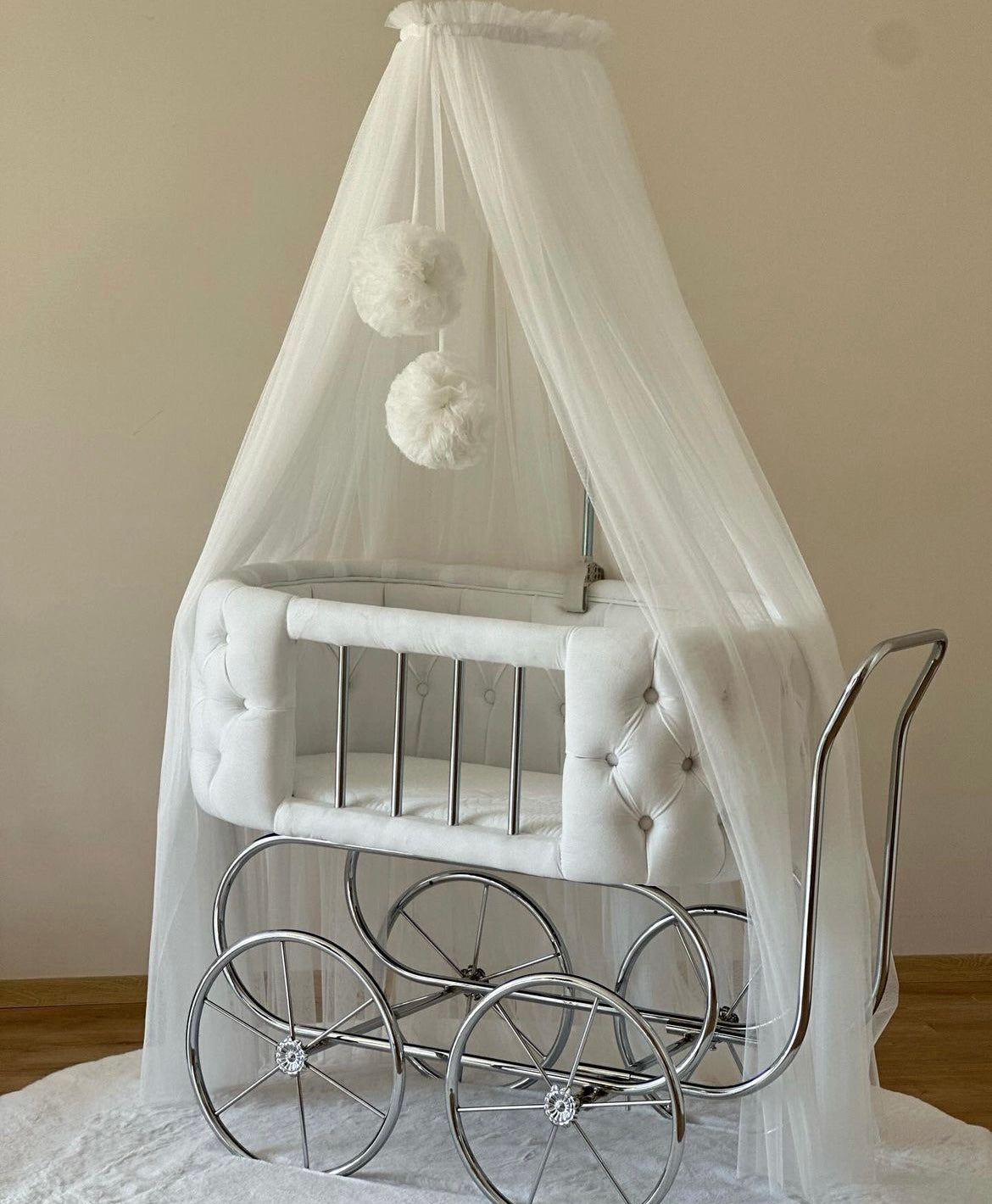 Luxury Baby Crib With Silver Wheels - Cream