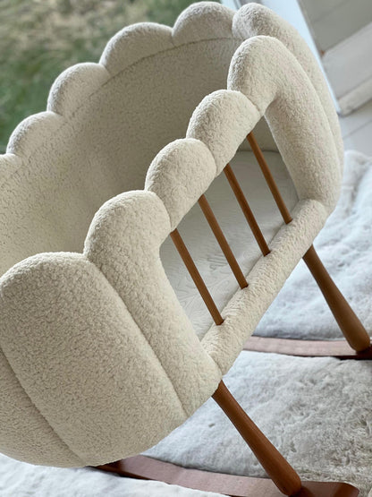 LUXURY TEDDY BABY CRIB with wooden legs