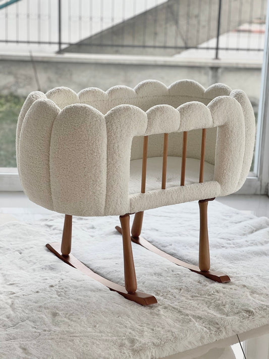 LUXURY TEDDY BABY CRIB with wooden legs