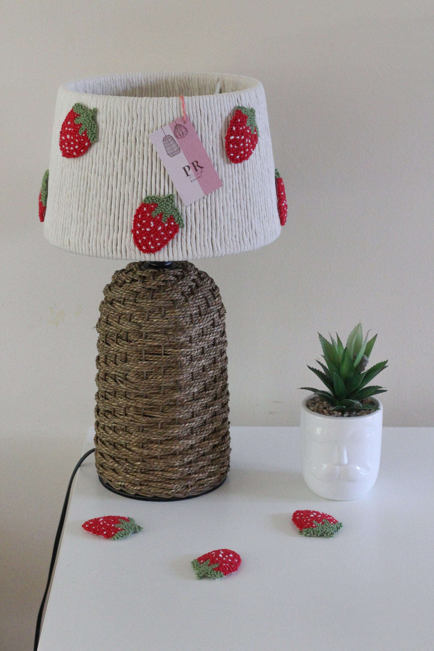 STRAWBERRY LAMP decorated with strawberries